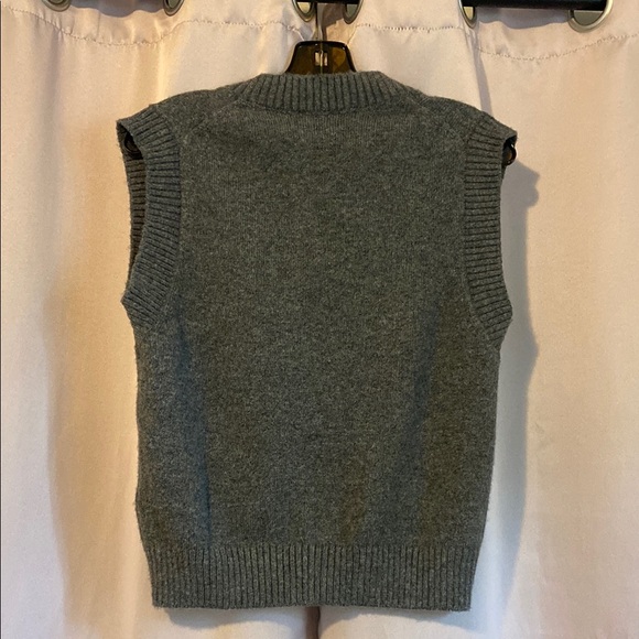 Zara Gray V-Neck Sweater Versatile Knit - Picture 4 of 4